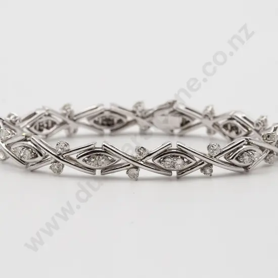 18ct White Gold Fancy 40stone Diamond Bracelet