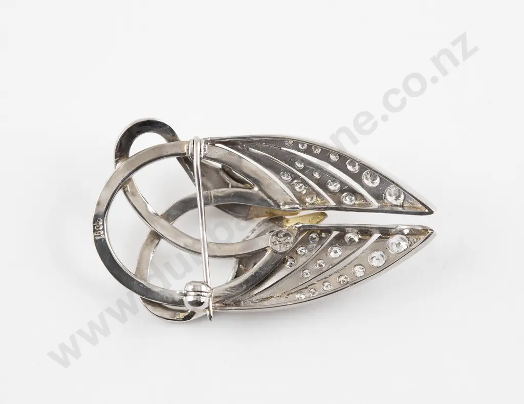 18ct White Gold Celtic Style Double Swan Brooch Image 1++