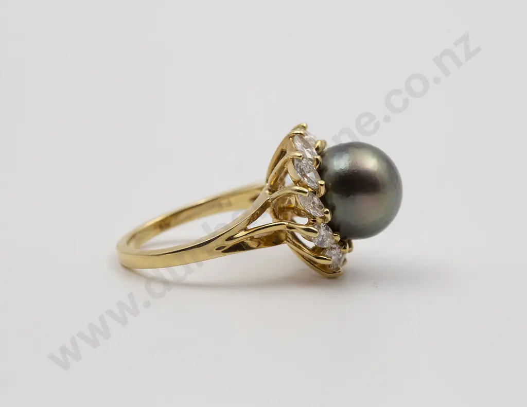 18ct Single South Seas Black Pearl and Diamond Cluster Ring Image 1++