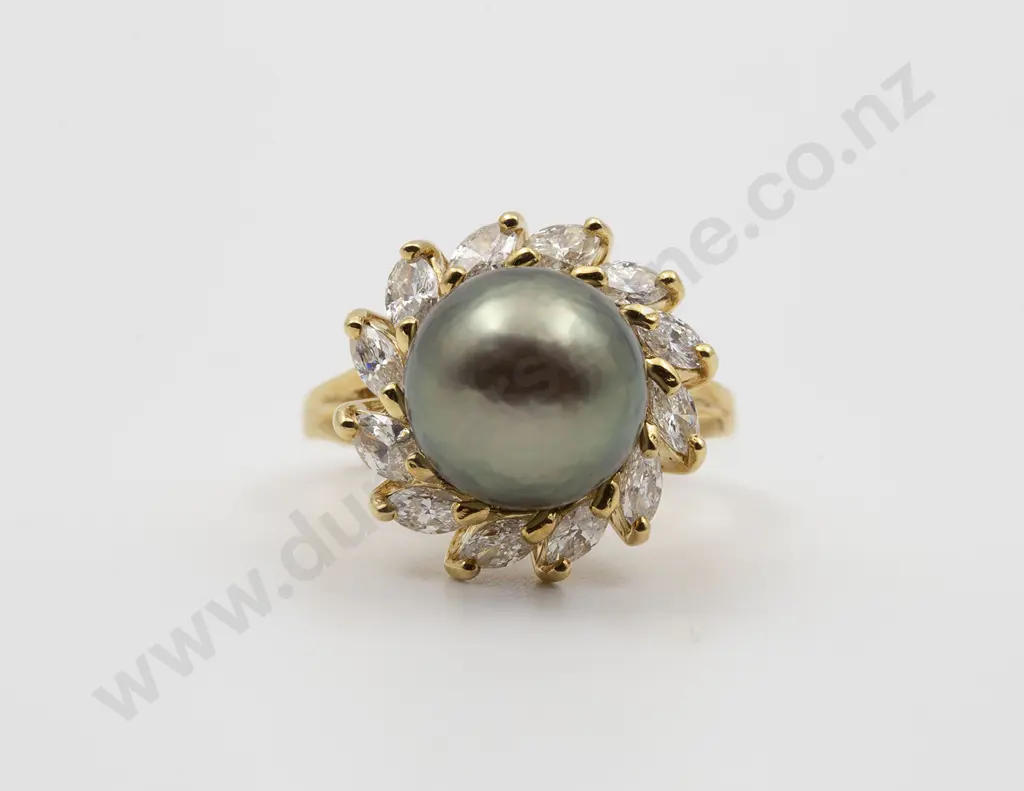 18ct Single South Seas Black Pearl and Diamond Cluster Ring Image 1++