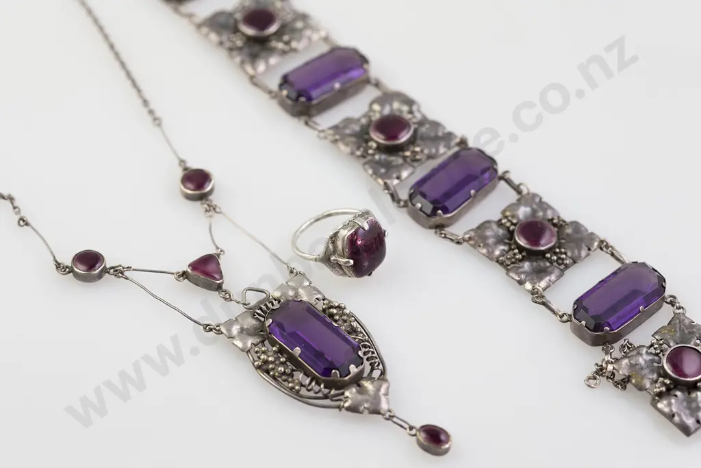 Elsie Reeve (NZ 1885-1927) Necklace Image 1++