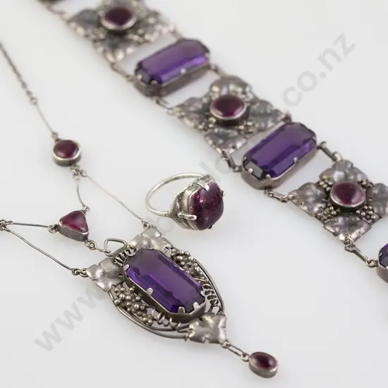 Elsie Reeve (NZ 1885-1927) Necklace