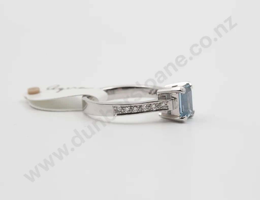 18ct White Gold 13 Stone Aquamarine and Diamond Ring Image 1++