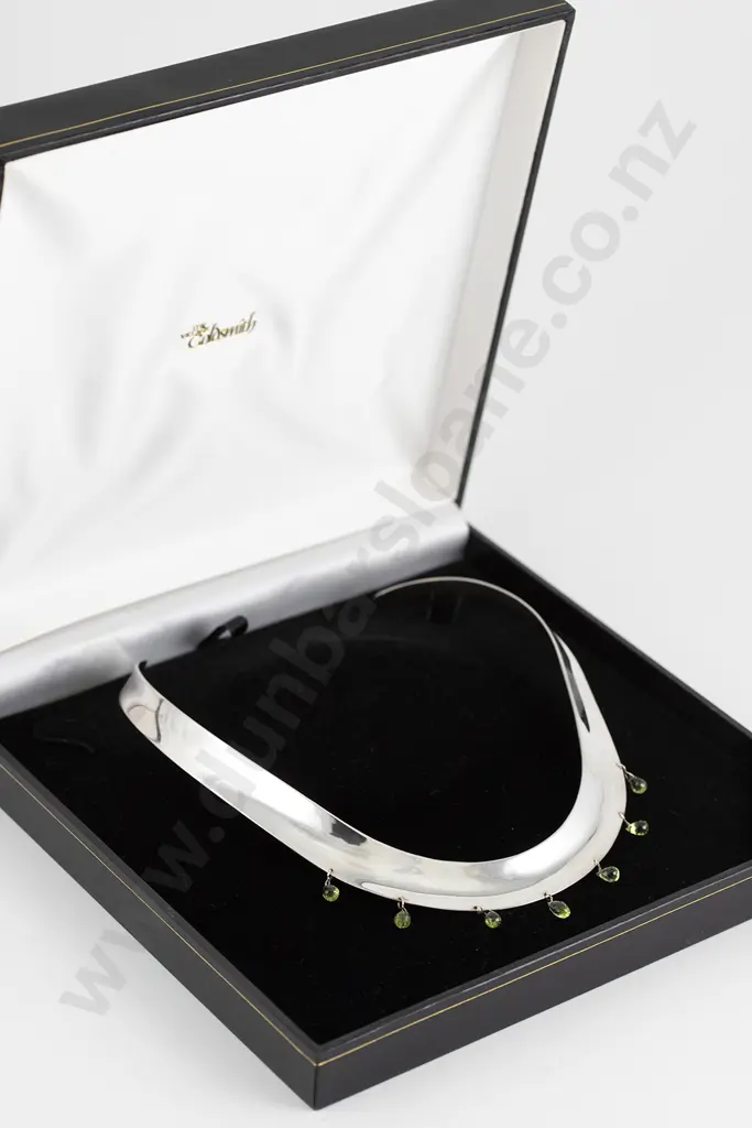 The Village Goldsmith S/S & Seven Stone Peridot Torque Collar Image 1++