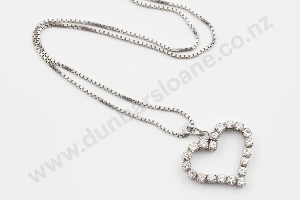 18ct White Gold 20stone Diamond Heart Pendant Image 1++