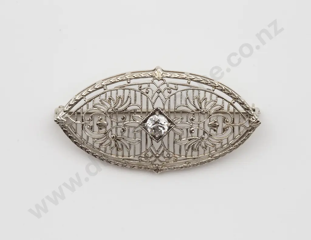 10ct Single Diamond Filigree Brooch Image 1++