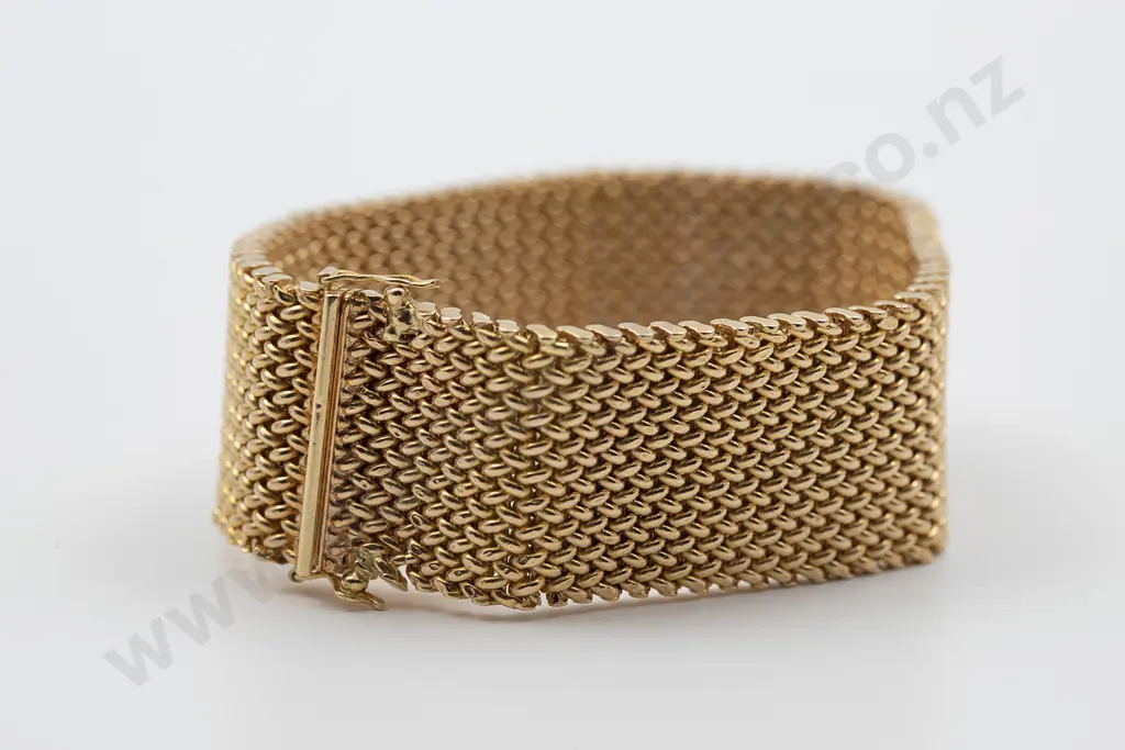 18ct Wide Mesh Bracelet Image 1++
