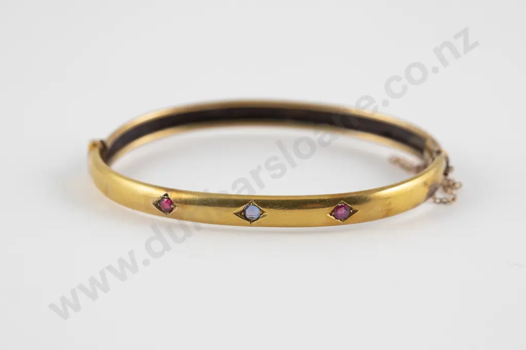 Boxed Victorian 15ct Hinged Snap Bangle Image 1++