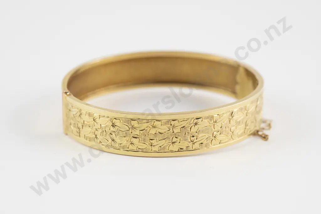 Edwardian 15ct Half Engraved Hinged Snap Bangle Image 1++