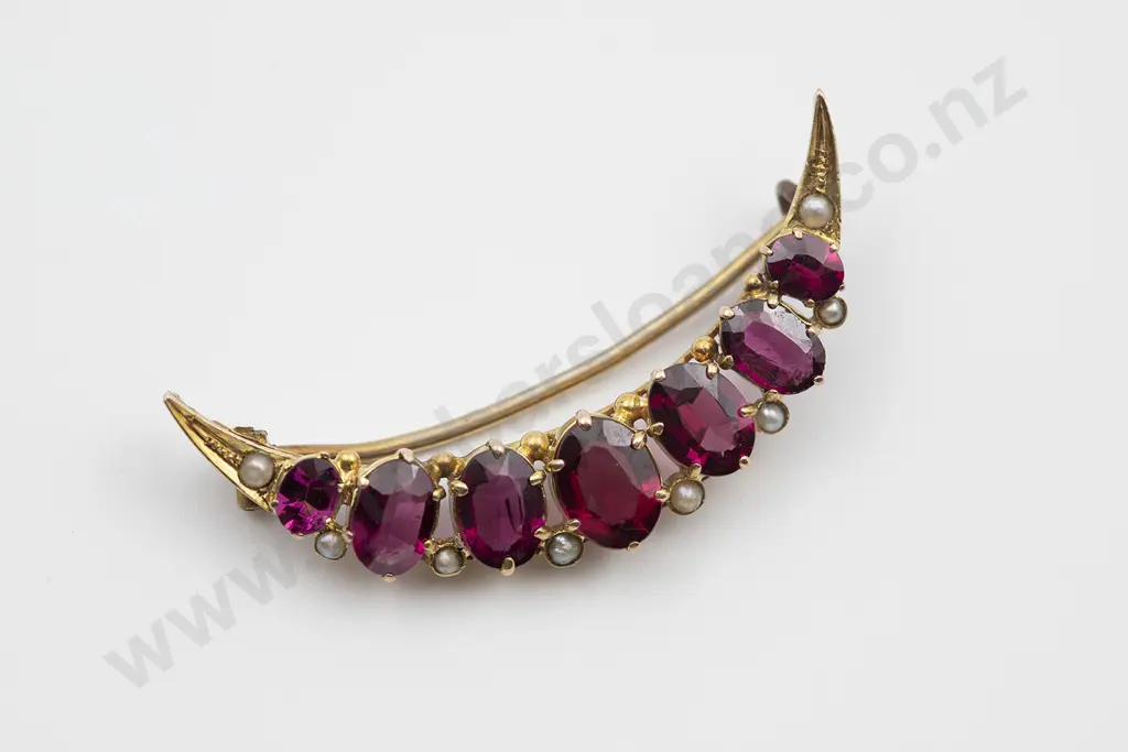 Victorian 9ct Almandine Garnet Crescent Brooch Image 1++