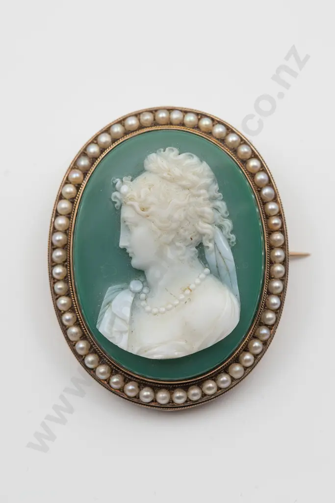 Victorian 15ct Green Onyx Hard Stone Cameo Brooch Image 1++