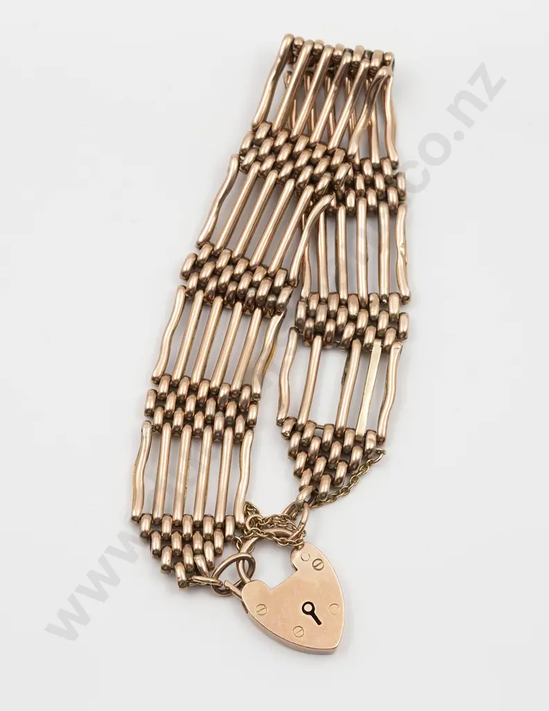 9ct Wide Gate Link Bracelet Image 1++
