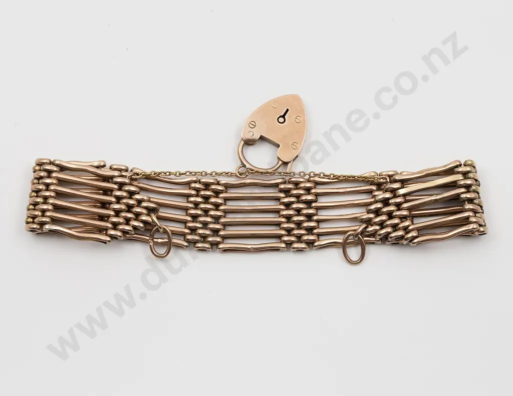 9ct Wide Gate Link Bracelet Image 1++