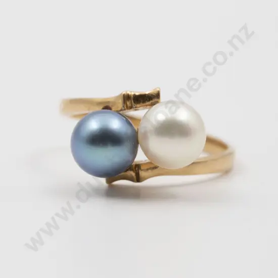 18ct Two Cultured Pearl Ring
