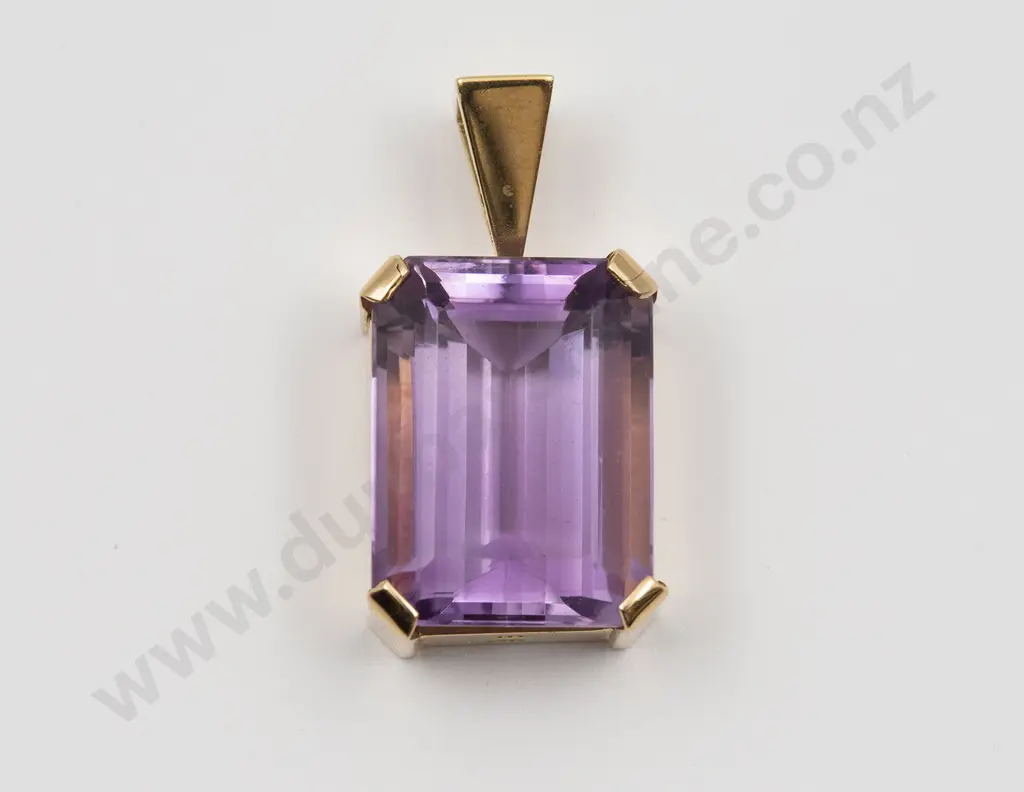 18ct Single Amethyst Pendant Image 1++