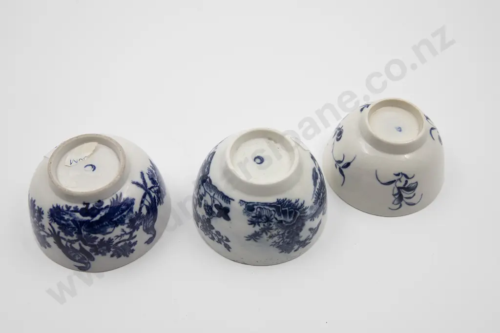 C1775 First Period Worcester Three Tea Bowls Image 1++