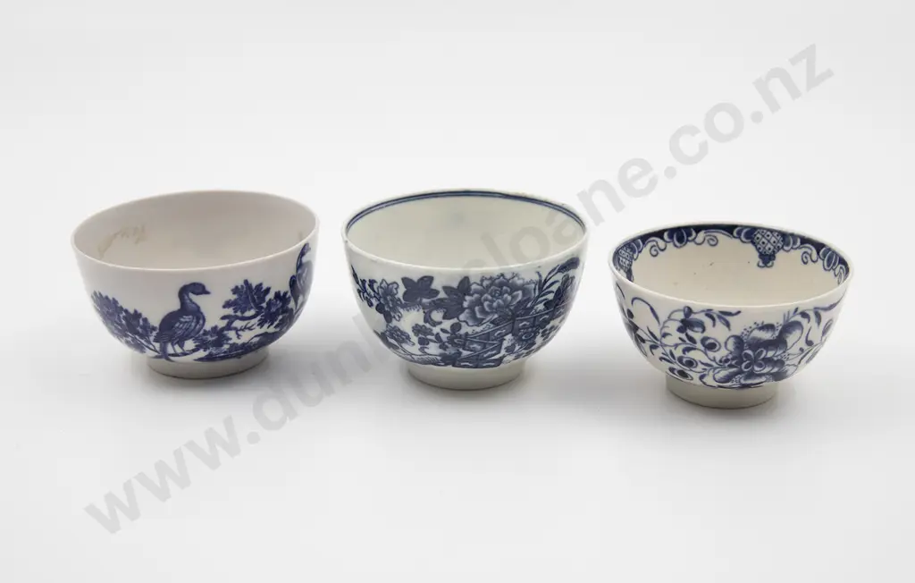 C1775 First Period Worcester Three Tea Bowls Image 1++