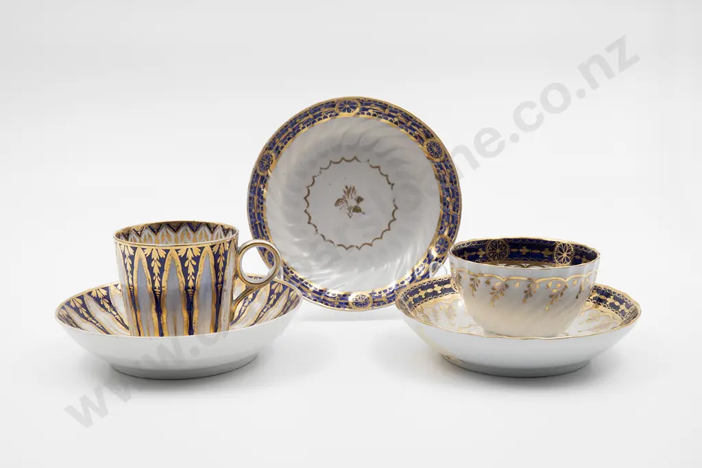 C1790 Chamberlains Worcester Tea Bowl and Two Saucers Image 1++