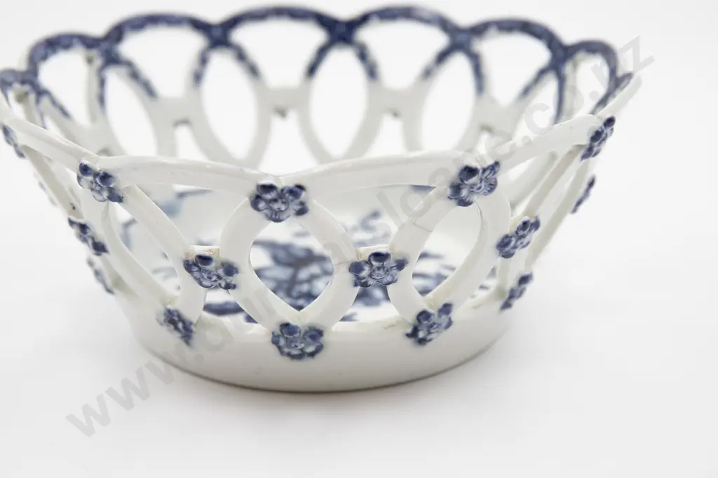 C1775 First Period Worcester Basket Image 1++