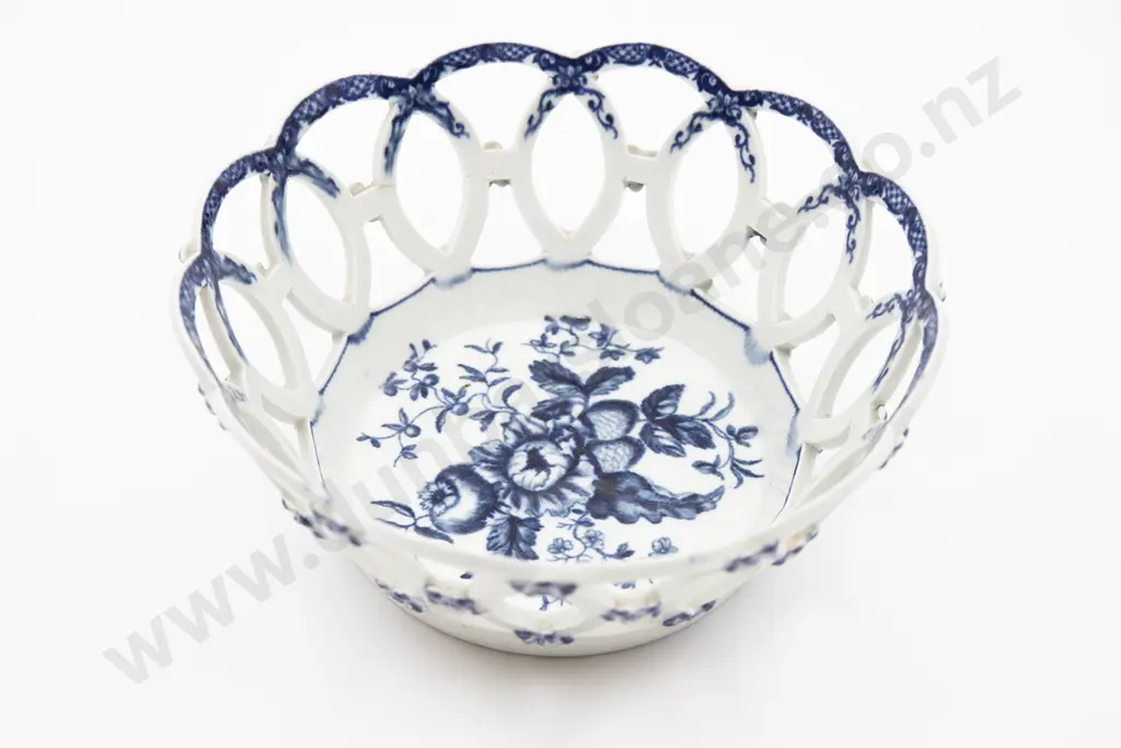 C1775 First Period Worcester Basket Image 1++