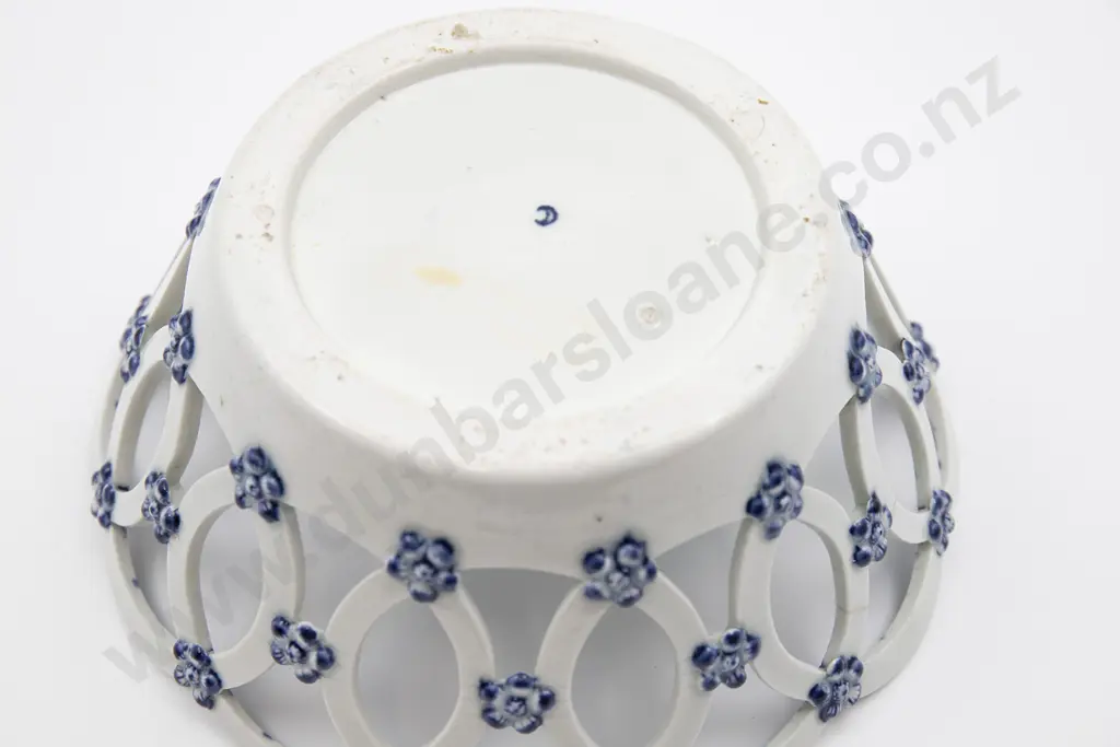 C1775 First Period Worcester Basket Image 1++