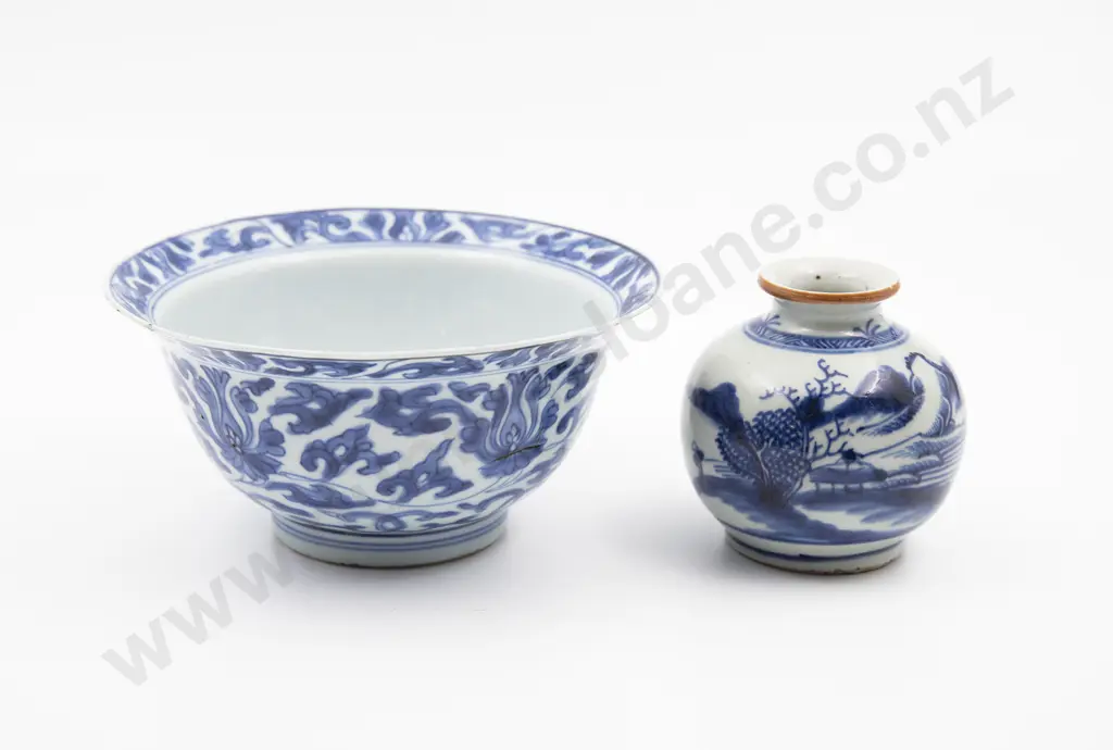 Chinese Blue & White Footed Deep Bowl Image 1++