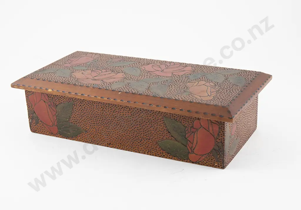 NZ Kauri Poker Work Folk Art Glove Box Image 1++