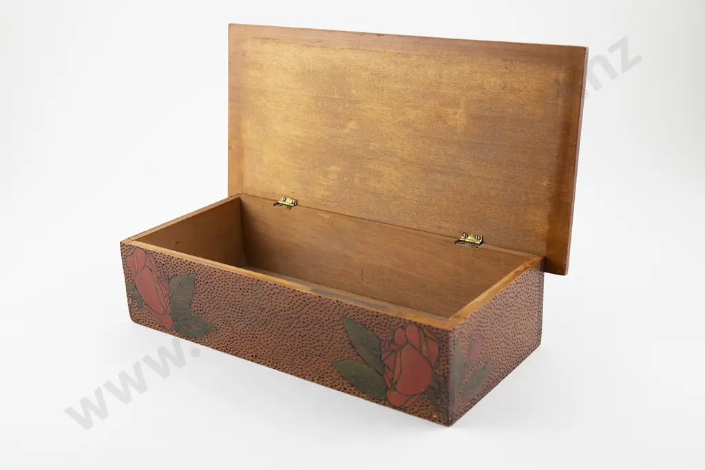 NZ Kauri Poker Work Folk Art Glove Box Image 1++