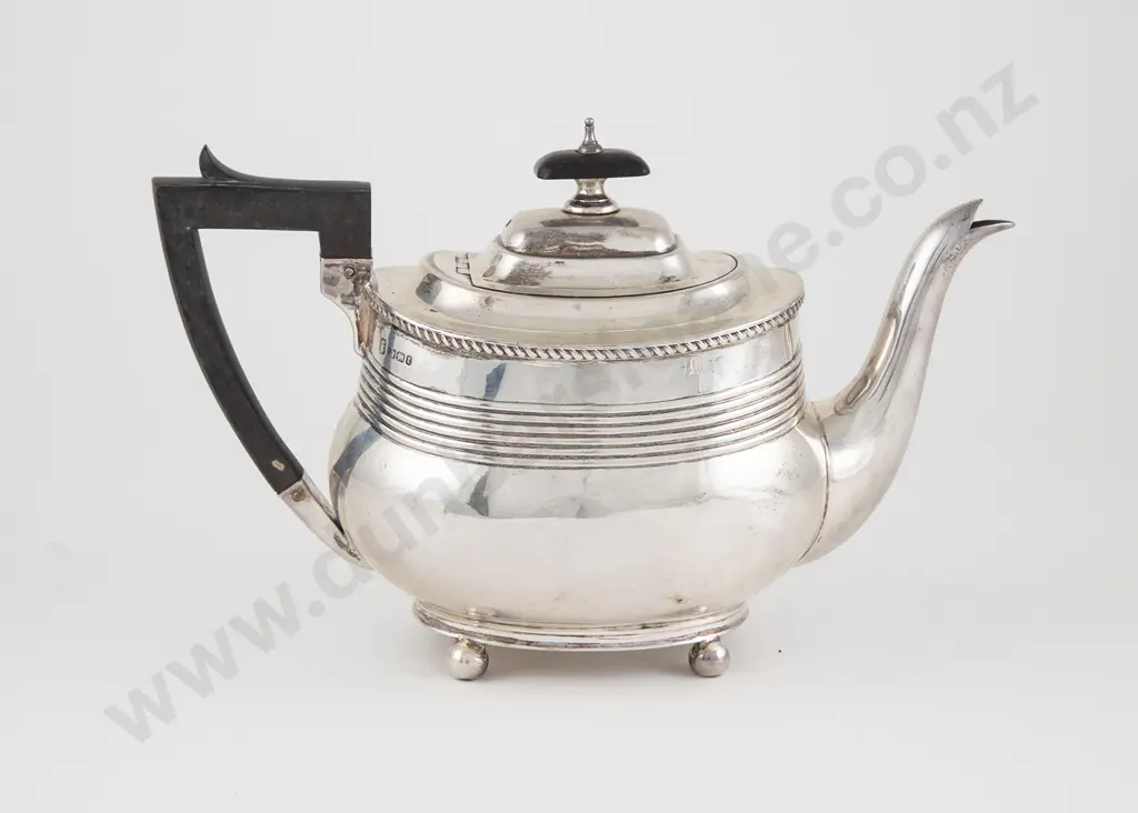 Vict S/S Teapot Image 1++