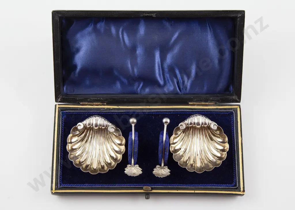 Cased Pair Late Vict S/S Scallop Shell Salts & Spoons Image 1++