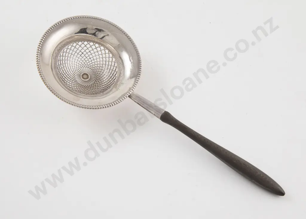 Geo V S/S Wine Strainer Image 1++