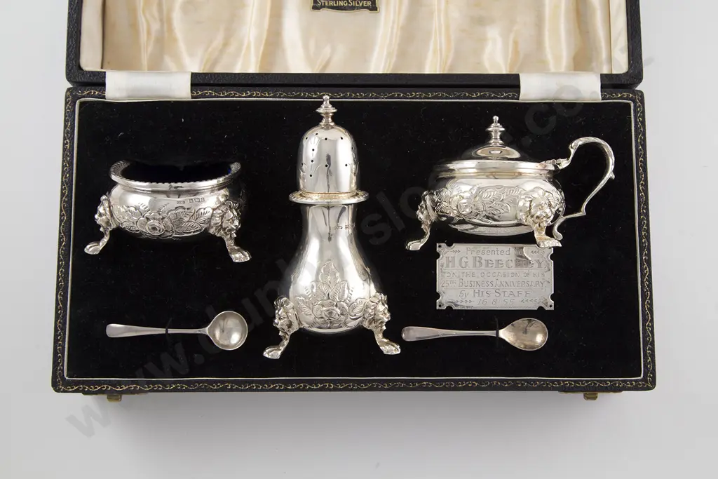 QEII Cased 5pce Cruet Set Image 1++