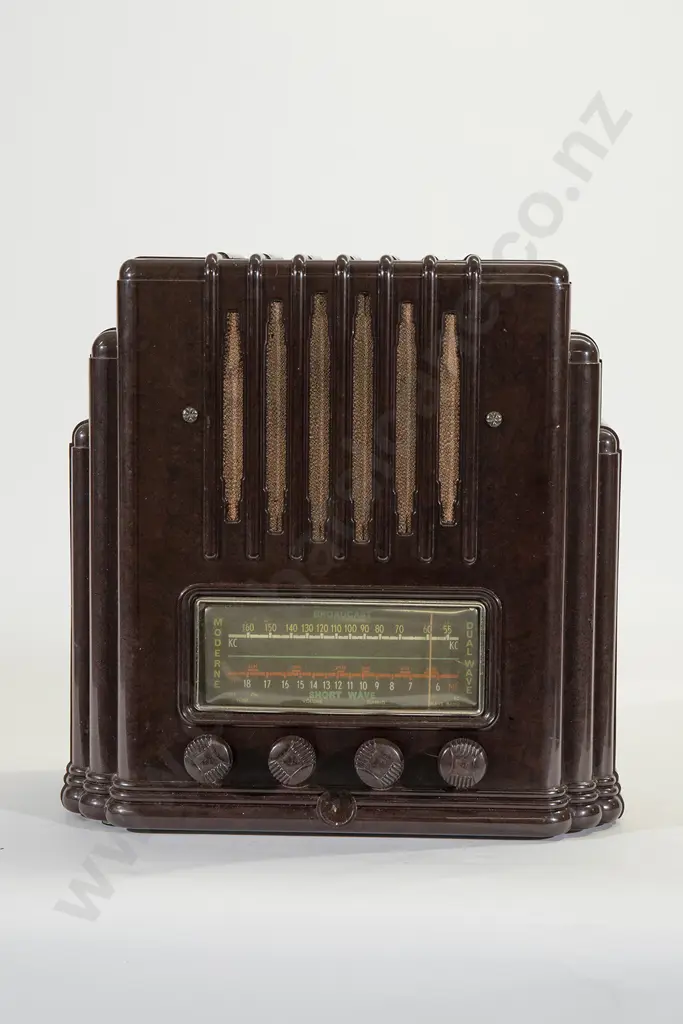 Art Deco Awa R51 Brown Bakelite Radio Image 1++
