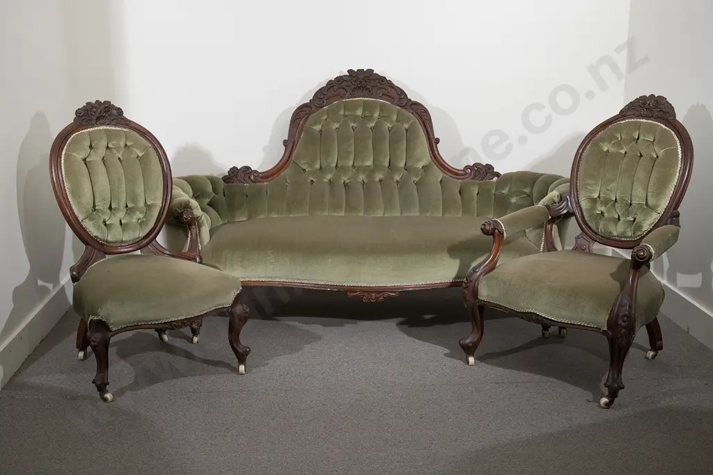 Victorian Walnut 3pce Parlour Suite Image 1++