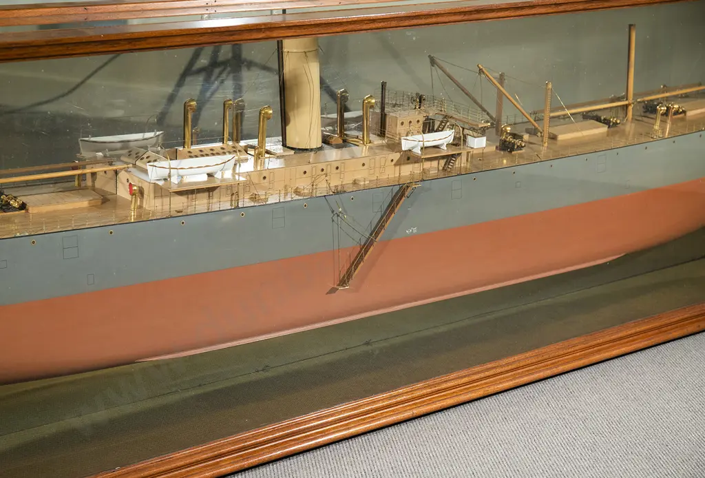 Large and Massive Ship Builders Model of the Twin Screw Steamer "Niwaru" Image 1++