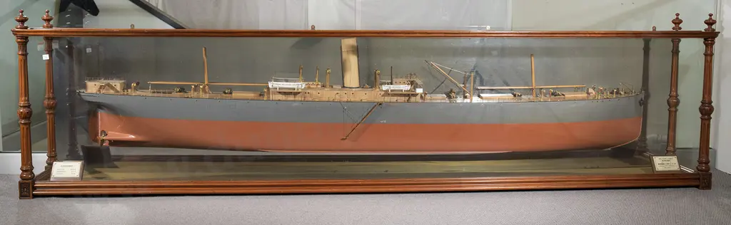 Large and Massive Ship Builders Model of the Twin Screw Steamer "Niwaru" Image 1++