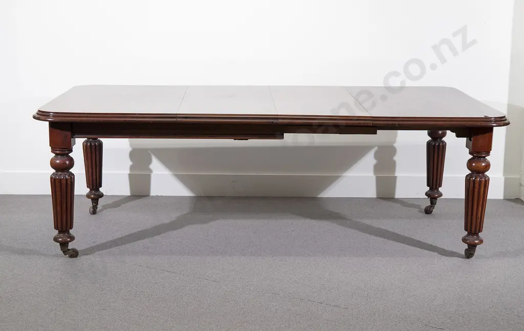 WM IV Mahogany Extension Dining Table & Eight Chairs Image 1++