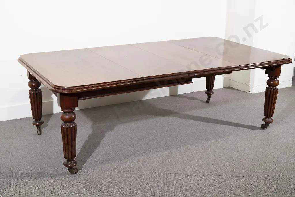 WM IV Mahogany Extension Dining Table & Eight Chairs Image 1++