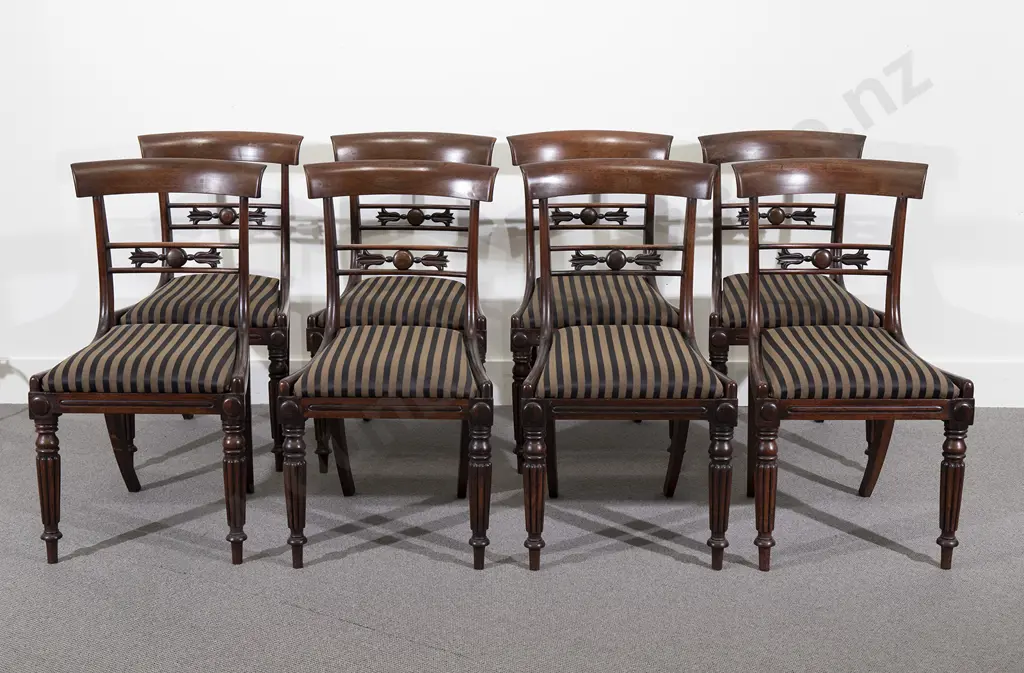WM IV Mahogany Extension Dining Table & Eight Chairs Image 1++