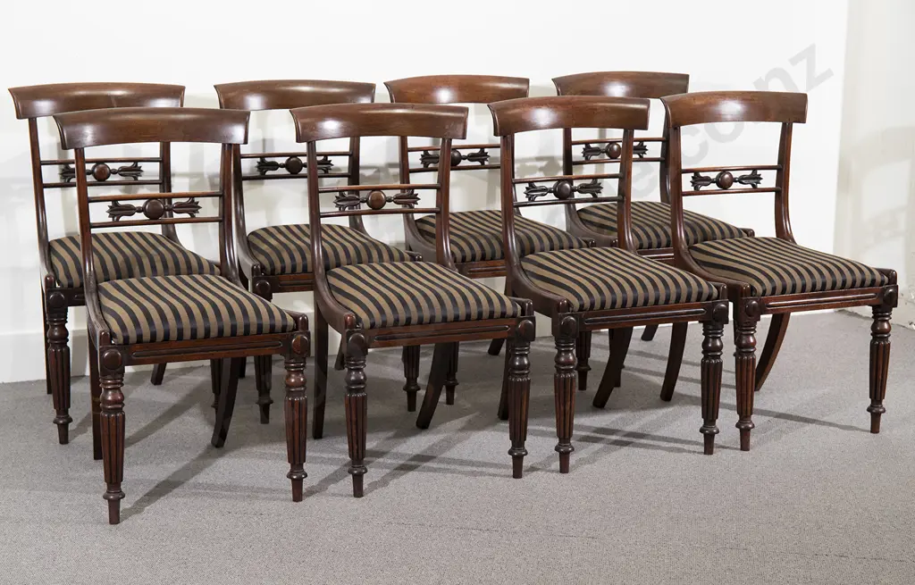 WM IV Mahogany Extension Dining Table & Eight Chairs Image 1++