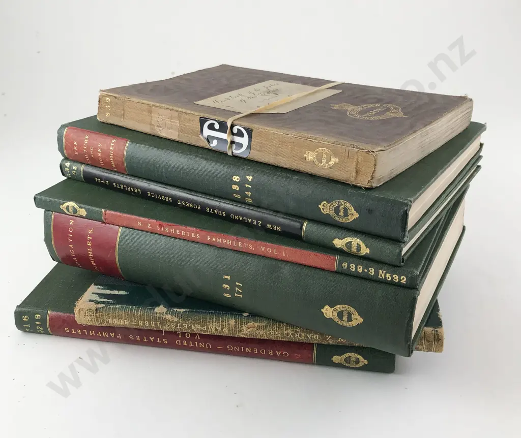 7 NZ & USA Natural History Volumes Including Bound Pamphlets Image 1++