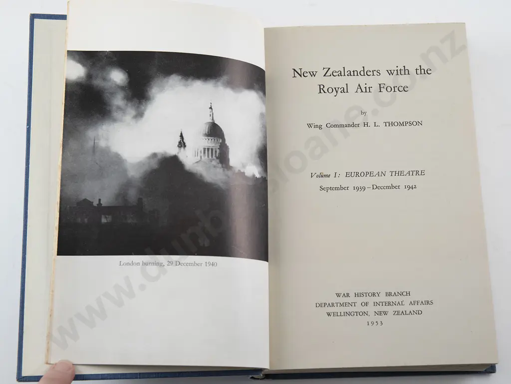 Thompson Wing commander H L - New Zealanders with the Royal Air Force (3 Volumes) Image 1++