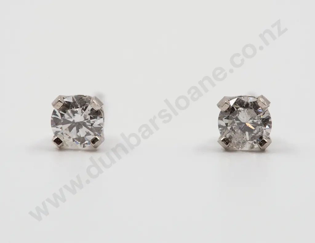 Pair 14ct White Gold Single Diamond Stud Earrings Image 1++