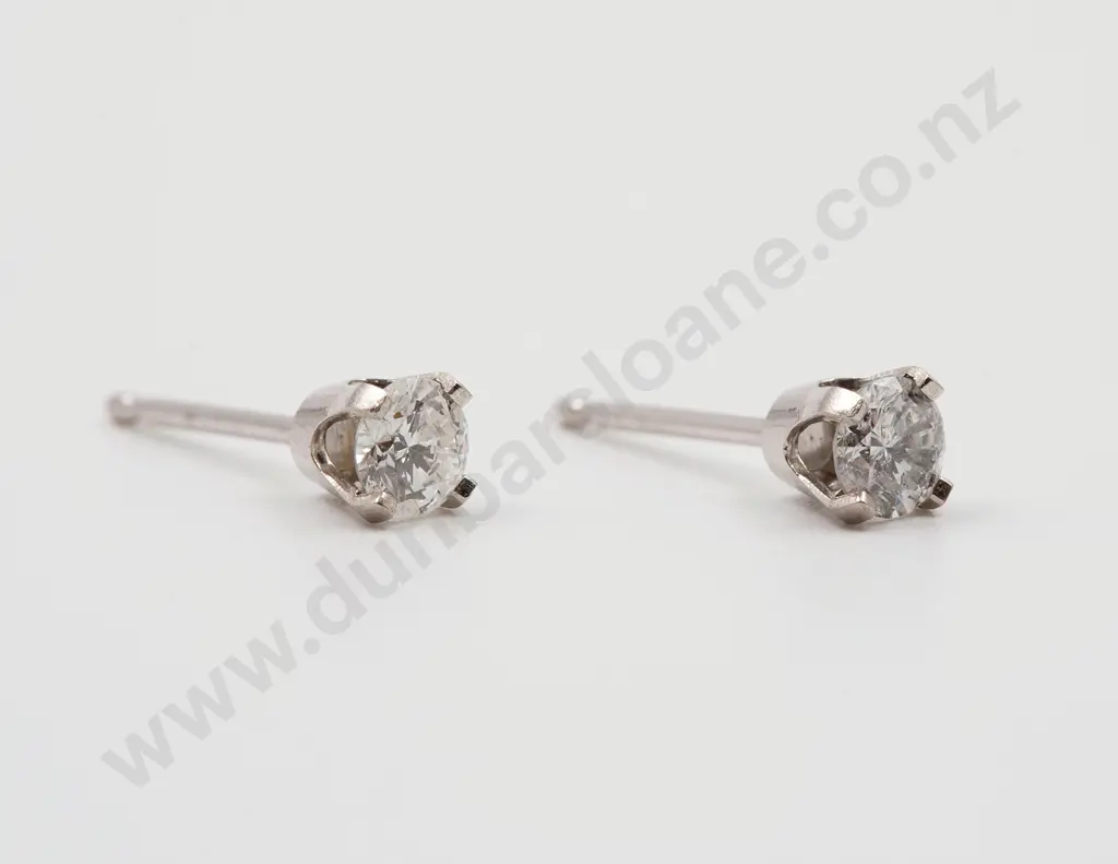 Pair 14ct White Gold Single Diamond Stud Earrings Image 1++