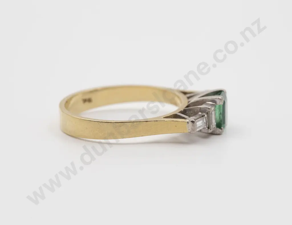 18ct Single Emerald Ring Image 1++