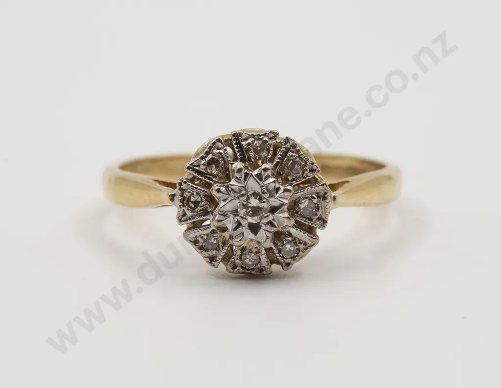 18ct Eight Stone Diamond Cluster Ring Image 1++