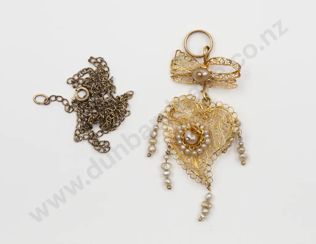 Edwardian 14ct Fine Filigree Heart Pendant Image 1++