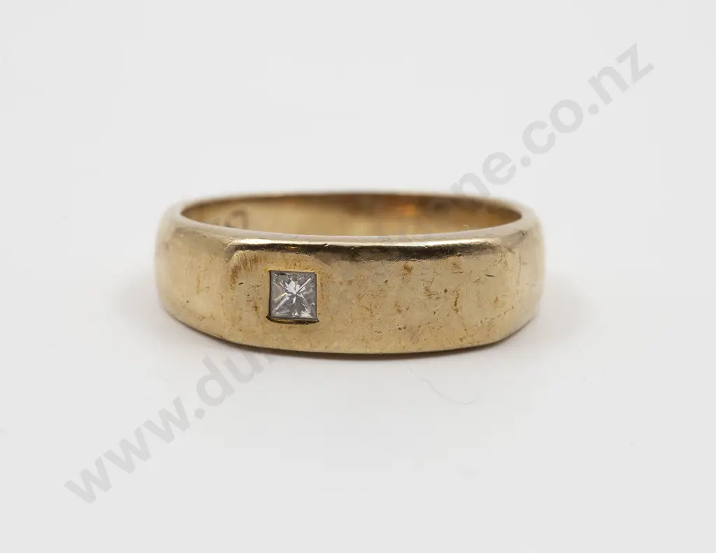 9ct Single Diamond Band Ring Image 1++