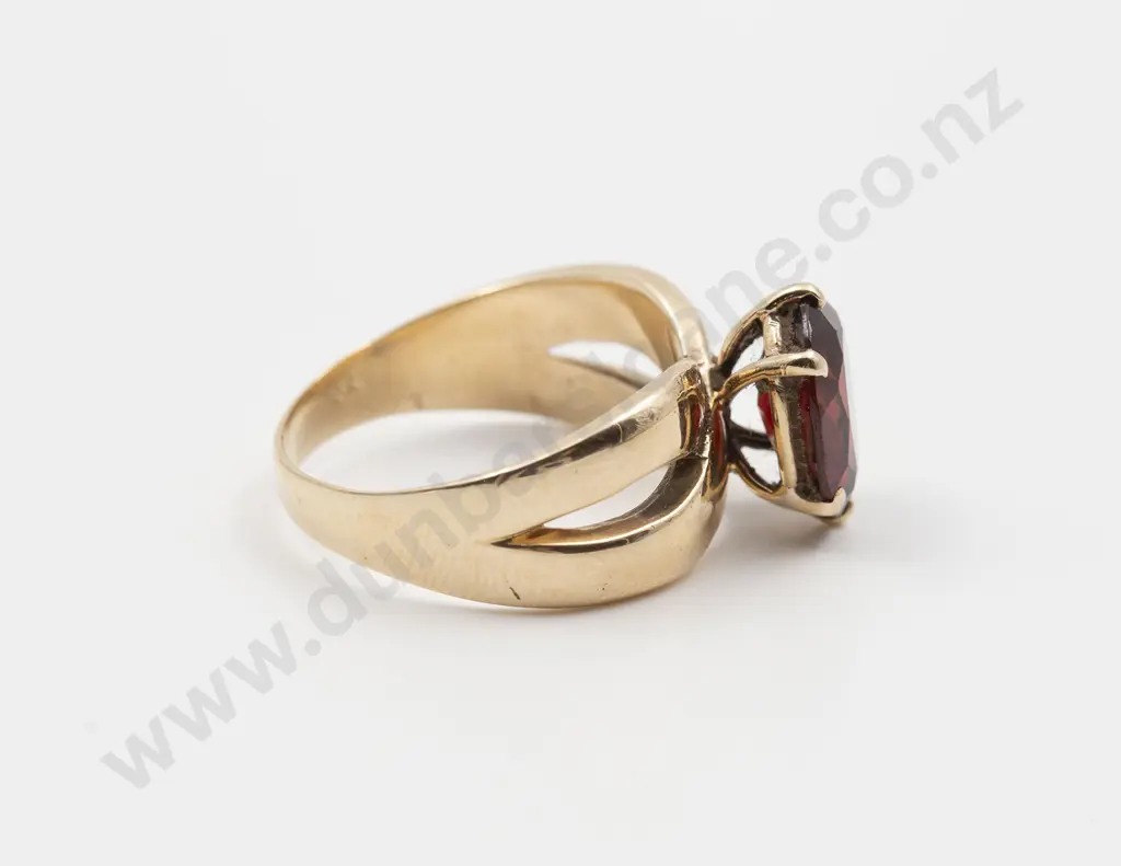 9ct Single Garnet Ring Image 1++