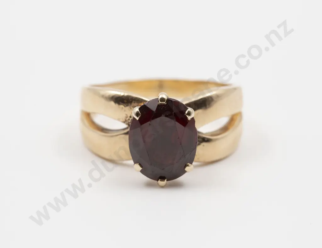 9ct Single Garnet Ring Image 1++
